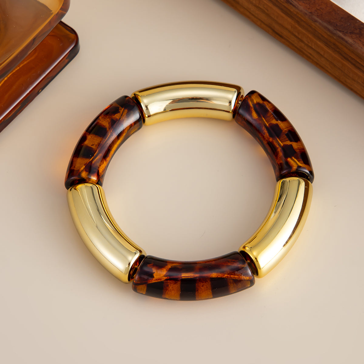Amber Resin and Goldtone Leopard Print Joint Stretch Bracelet, elegant gift for her, detail close-up