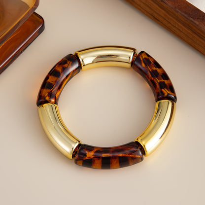 Amber Resin and Goldtone Leopard Print Joint Stretch Bracelet, elegant gift for her, detail close-up