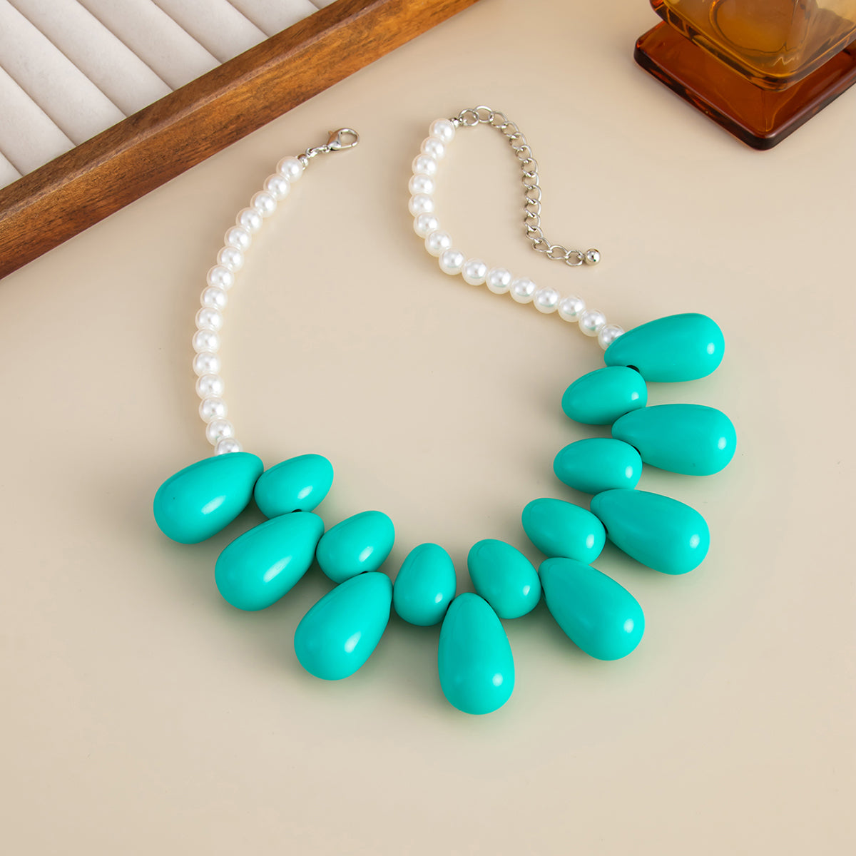 Green Resin and Pearl Silvertone Drops Collar Necklace, vintage-inspired design, detail close-up