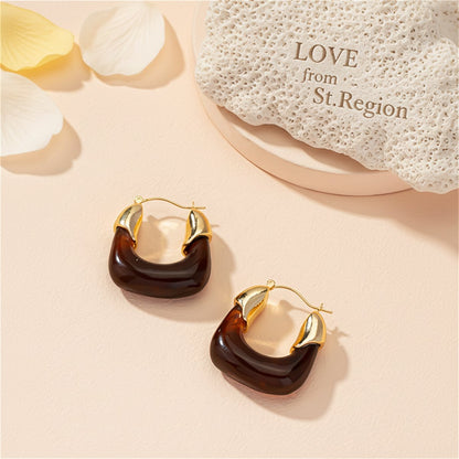 Amber Resin and 18K Gold-Plated U-Shape Huggie Earring, gold huggie earrings, botanical inspired, lifestyle look
