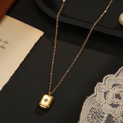 Cubic Zirconia and 18K Gold-Plated Star Card Pendant Necklace, gold pendant necklace for women, detail close-up