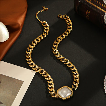 Pearl and 18K Gold-Plated Curb Chain Pendant Necklace, gold pendant necklace for women, botanical inspired, detail close-up
