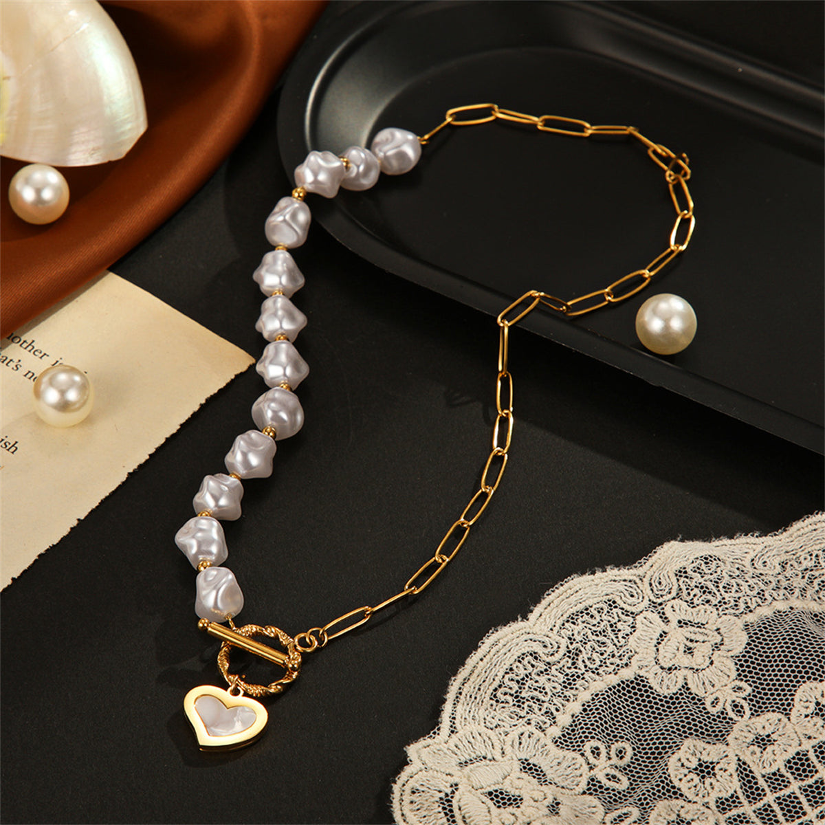 Pearl and 18K Gold-Plated Heart Toggle Necklace, gold pendant necklace for women, vintage-inspired design, detail close-up