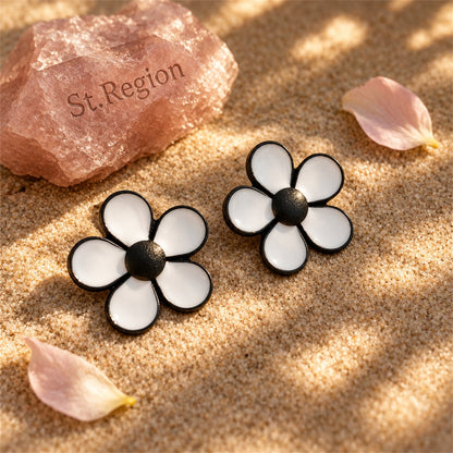 White and Black Flower Stud Earrings, stud earrings for women, elegant gift for her, detail close-up