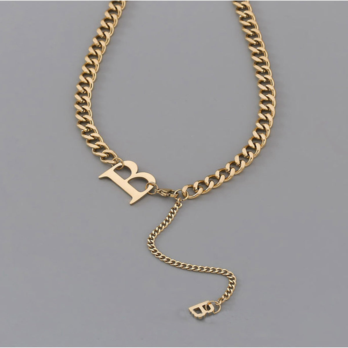 Fashionable 18K gold-plated bracelet featuring a 'B' charm on a Cuban chain, a perfect blend of elegance and personalization.