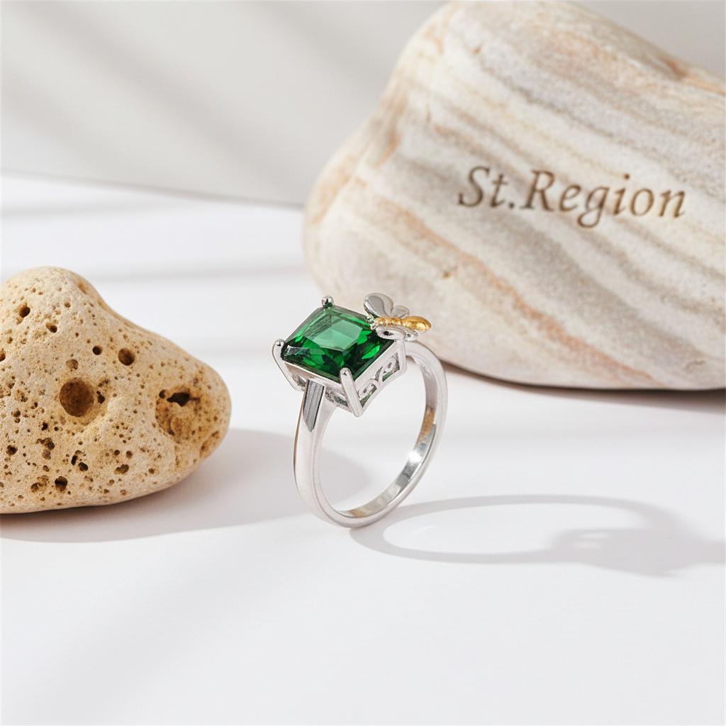 Green Crystal and Two-Tone Bee Emerald-Cut Ring, statement rings for women, vintage-inspired design, detail close-up
