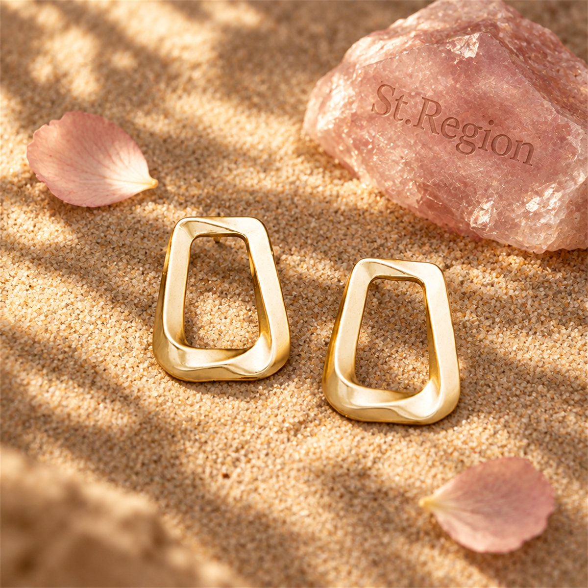 18K Gold-Plated Open Ladder Stud Earrings, gold stud earrings for women, vintage-inspired design, detail close-up