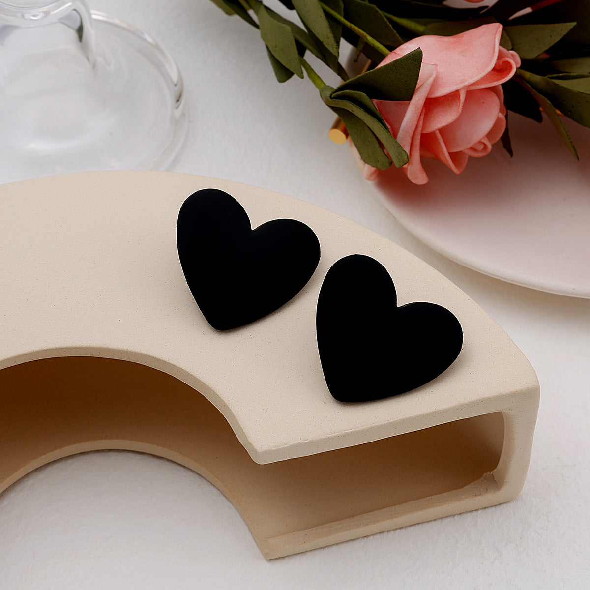 Black Acrylic and Silver-Plated Heart Stud Earrings, silver stud earrings for women, vintage-inspired design, detail close-up