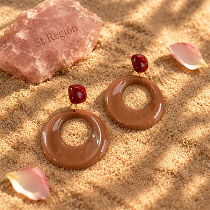 Coffee Resin and 18K Gold-Plated Circle Drop Earrings, gold drop earrings for women, vintage-inspired design, detail close-up