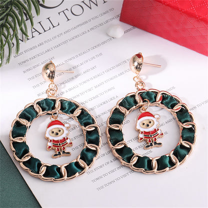 Red Enamel and Polyster 18K Gold-Plated Santa Curb Chain Circle Drop Earrings, gold drop earrings for women, detail close-up