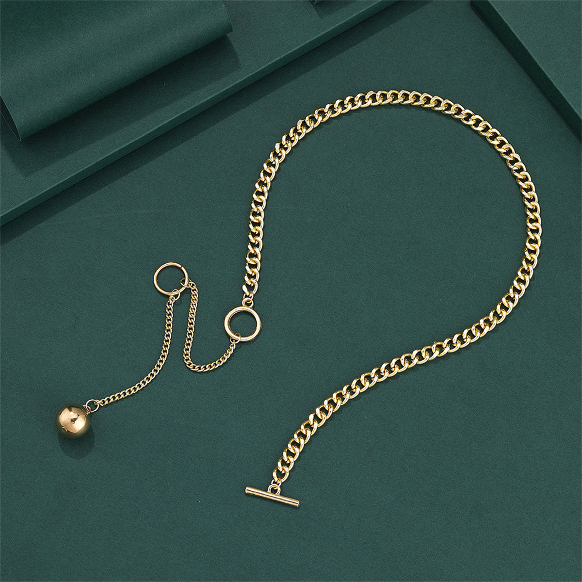 Beautifully crafted gold chain bracelet with a charming detail, a must-have accessory for any fashion lover.