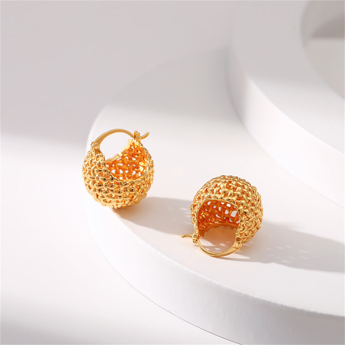 Chic 18K gold-plated hoop earrings in a basket style, adding a touch of elegance to any outfit.