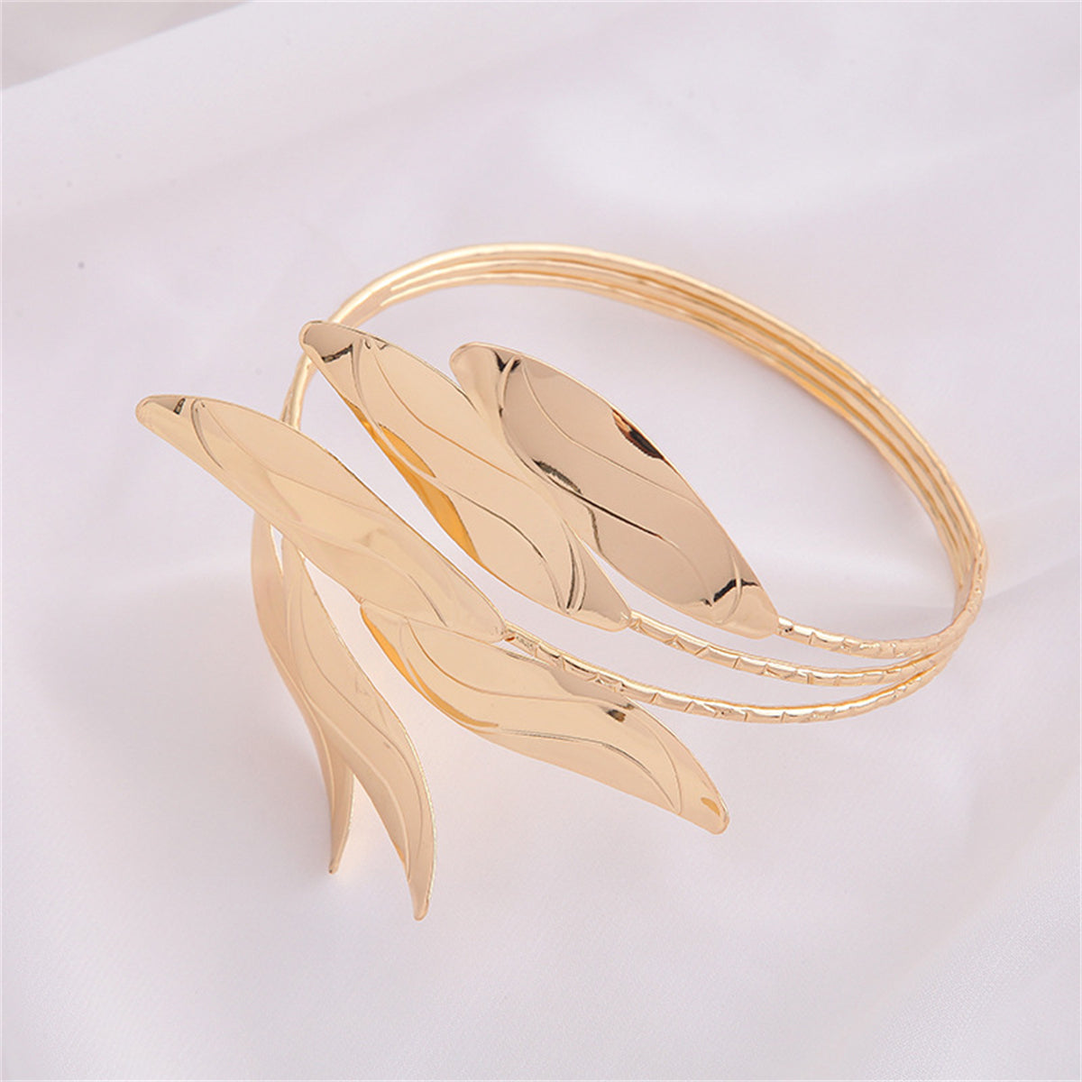Chic 18K gold-plated arm cuff showcasing elegant leaves, a perfect blend of sophistication and natural beauty.