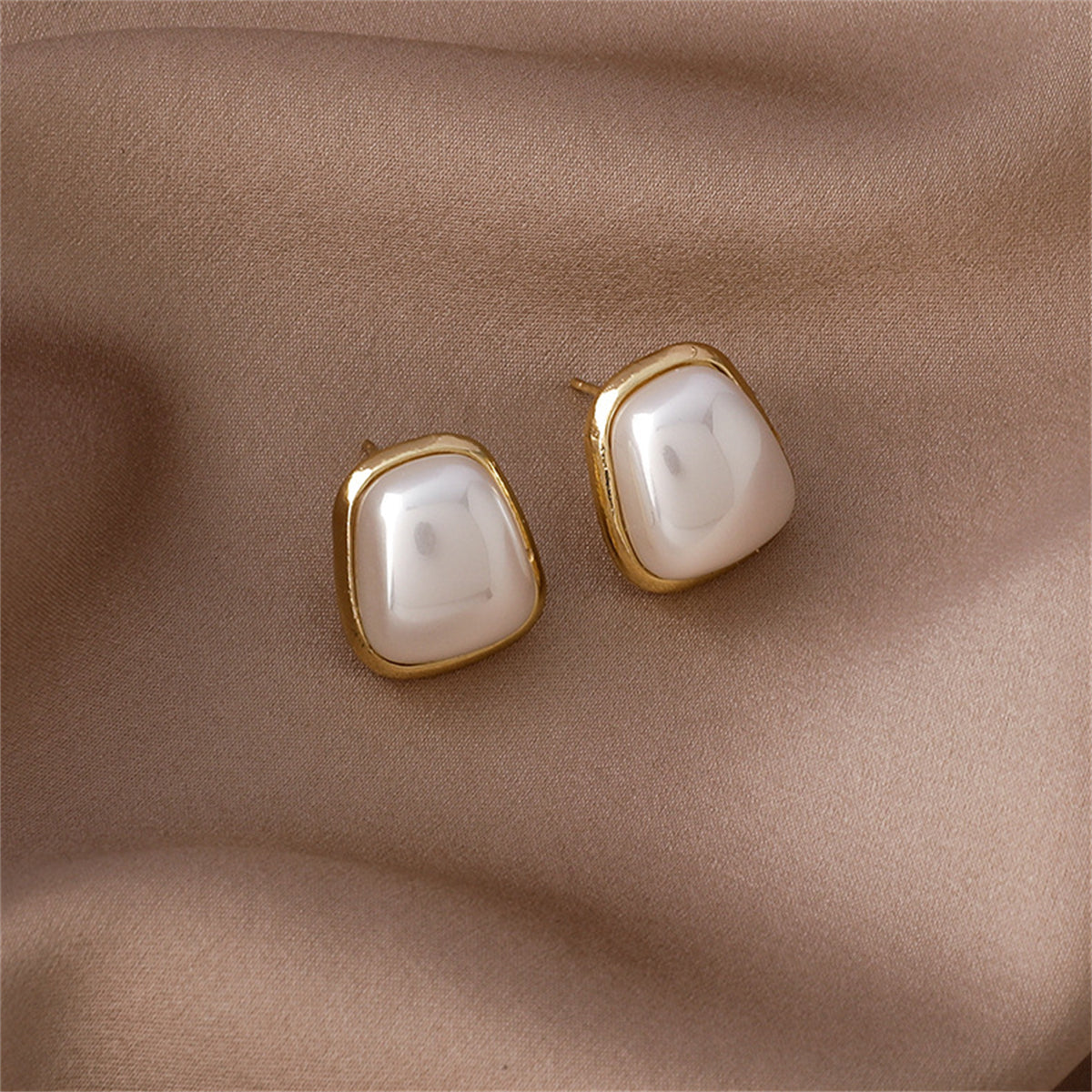 Pearl & 18K Gold-Plated Trapezoid Bezel Stud Earring