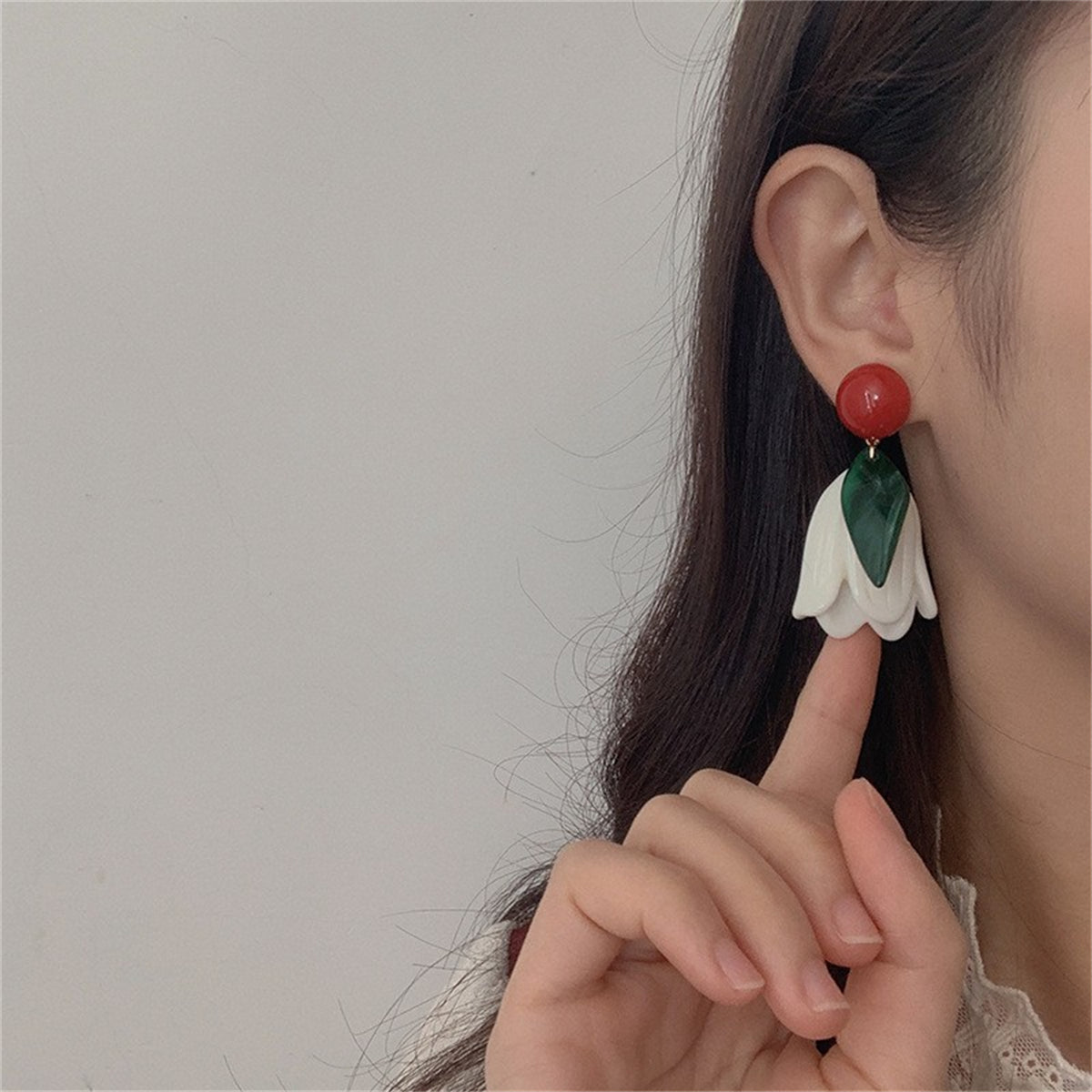 Red and White Flower Drop Earrings, drop earrings for women, dainty minimalist design, lifestyle look