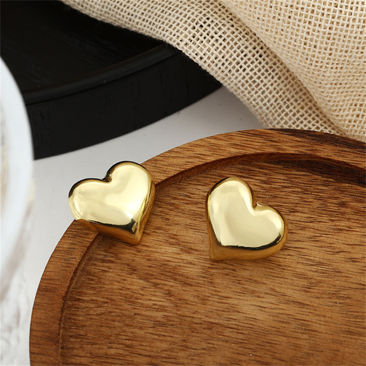 18K Gold-Plated Heart Stud Earrings, gold stud earrings for women, vintage-inspired design, detail close-up