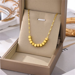 Dazzling 18K gold-plated necklace with four modern cubes, a trendy piece that enhances any jewelry ensemble.