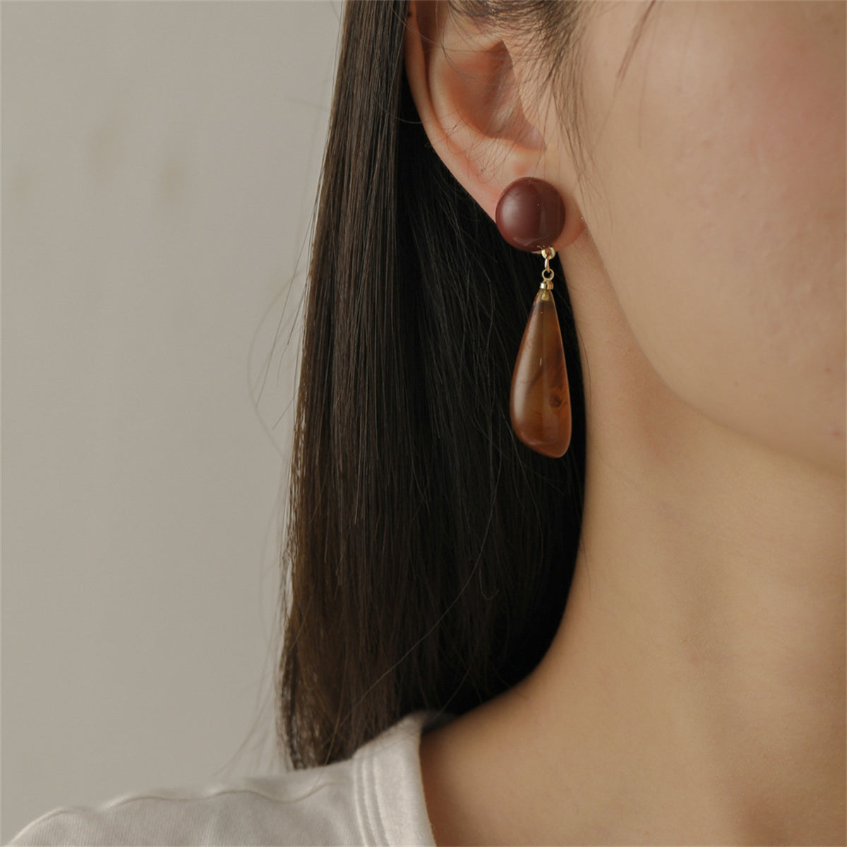 Brown Resin and 18K Gold-Plated Drop Earrings, gold drop earrings for women, everyday style, detail close-up