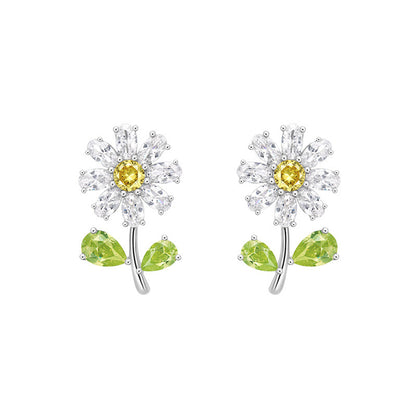 Green Crystal and Silver-Plated Flower Stud Earrings, silver stud earrings for women, elegant gift for her, detail close-up