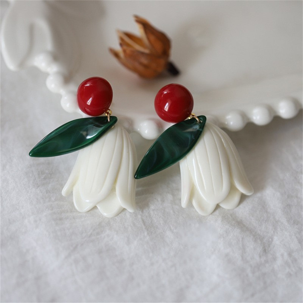 Red and White Flower Drop Earrings, drop earrings for women, dainty minimalist design, detail close-up