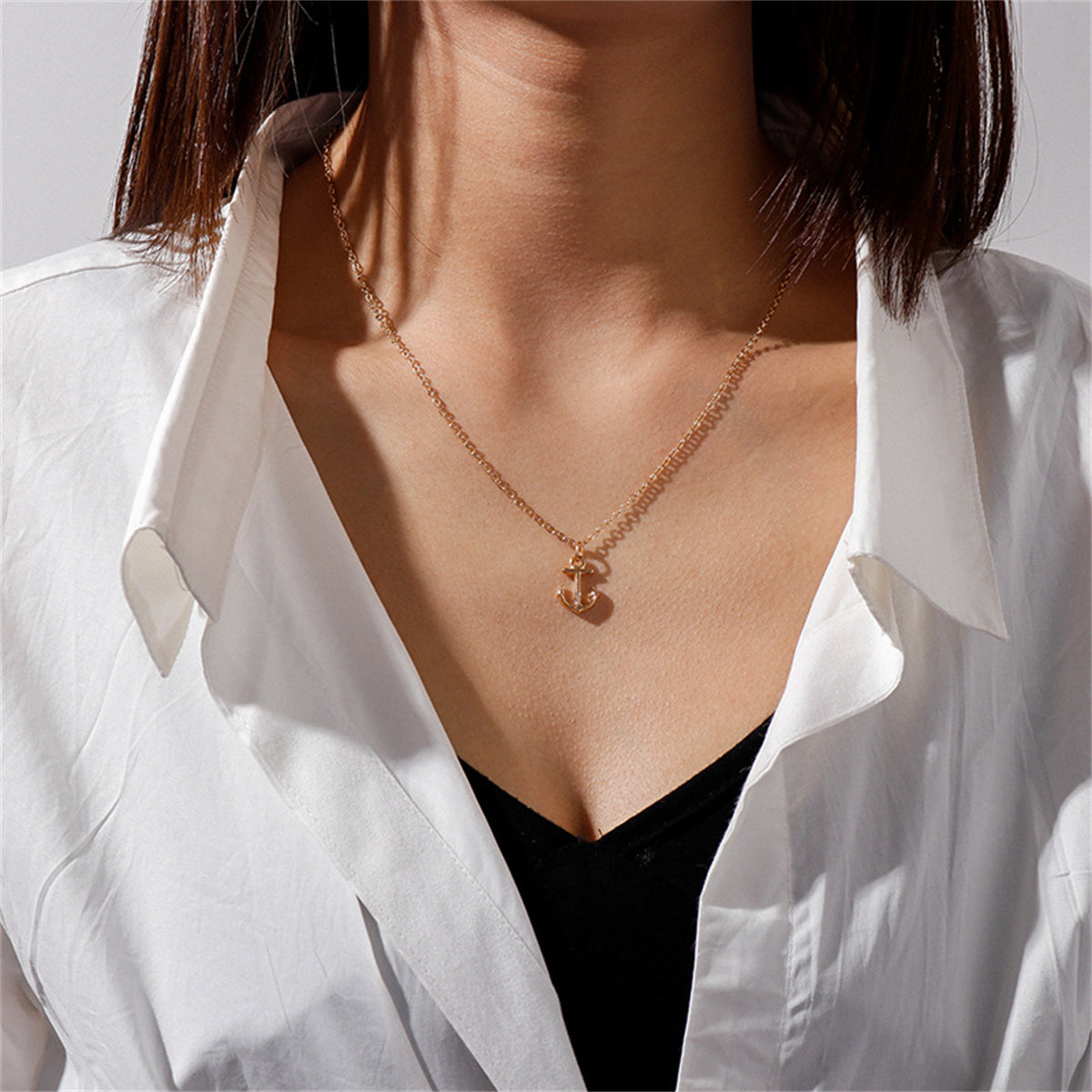 Chic 18K gold-plated anchor pendant necklace with a small chain, a must-have accessory for a trendy, nautical-inspired look.