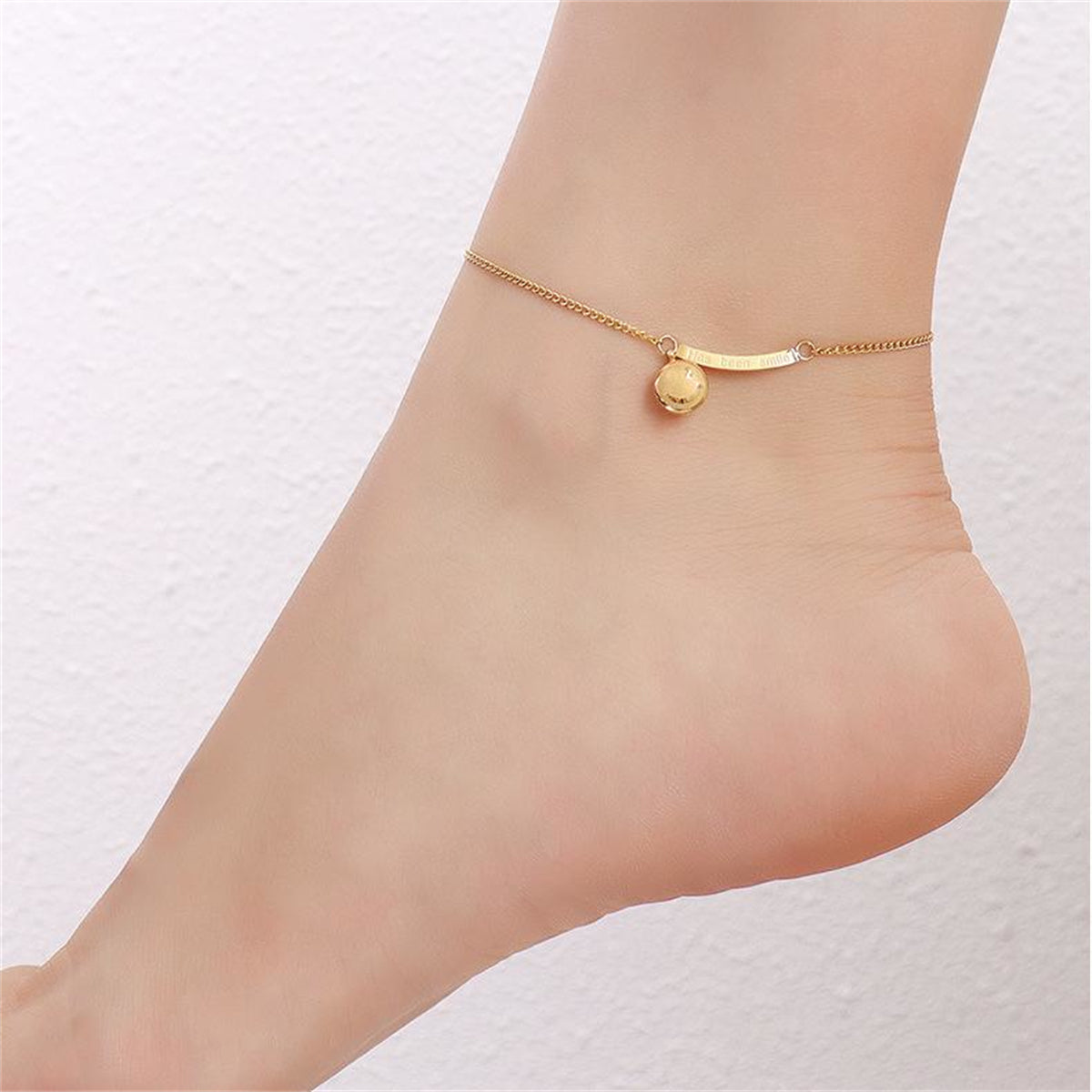 18K Gold-Plated Curved Bar Smiley Charm Anklet, gold anklet bracelet, vintage-inspired design, front view