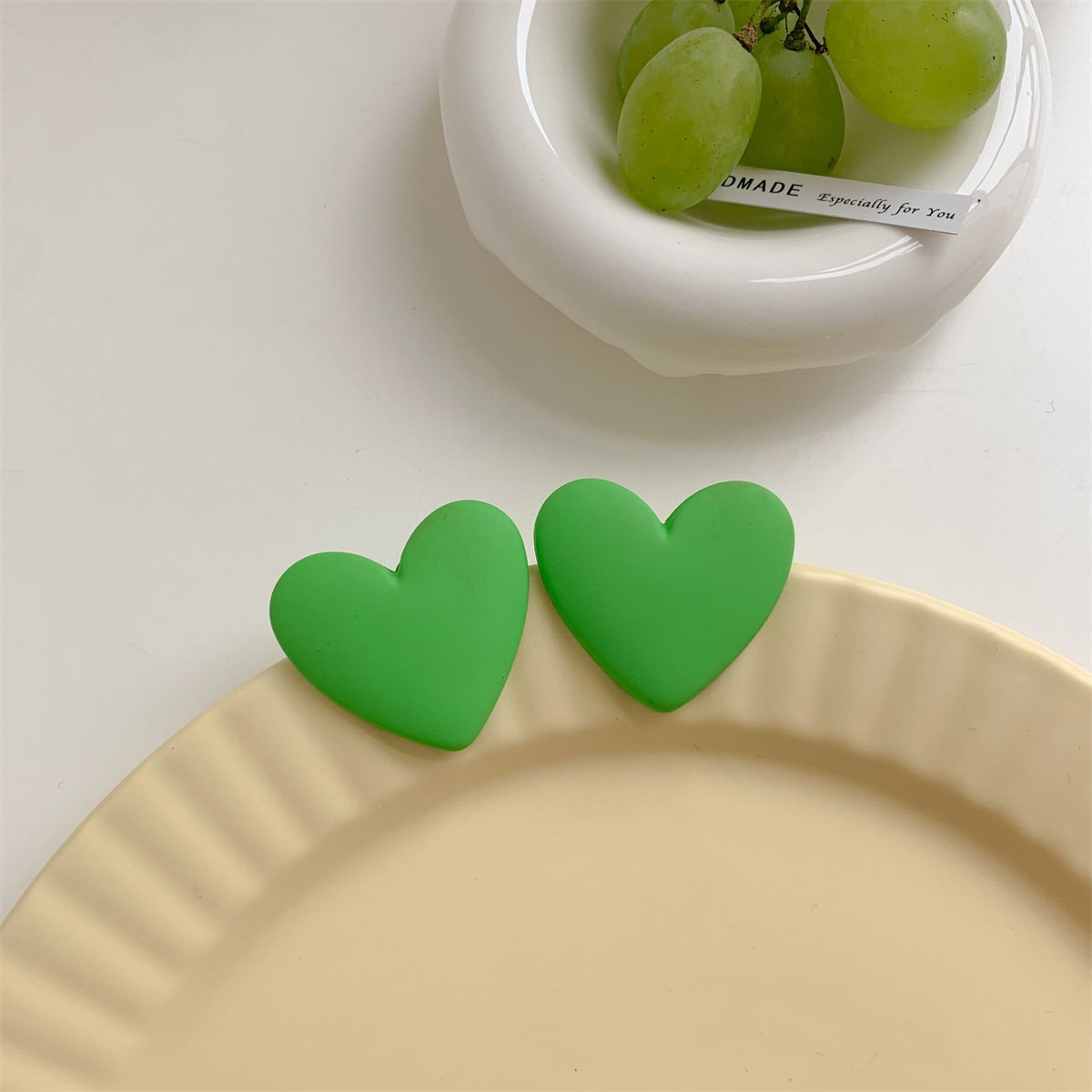 Green Acrylic and Silver-Plated Heart Stud Earrings, silver stud earrings for women, vintage-inspired design, detail close-up