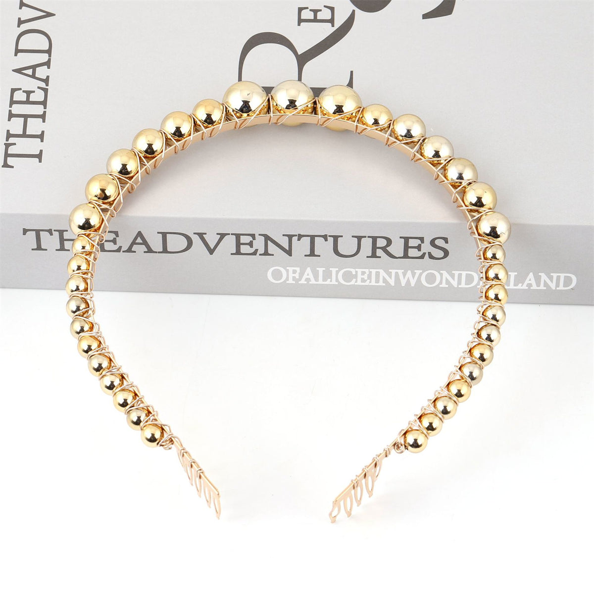 Stunning gold necklace featuring pearls and beads, perfect for adding a touch of elegance to any outfit.