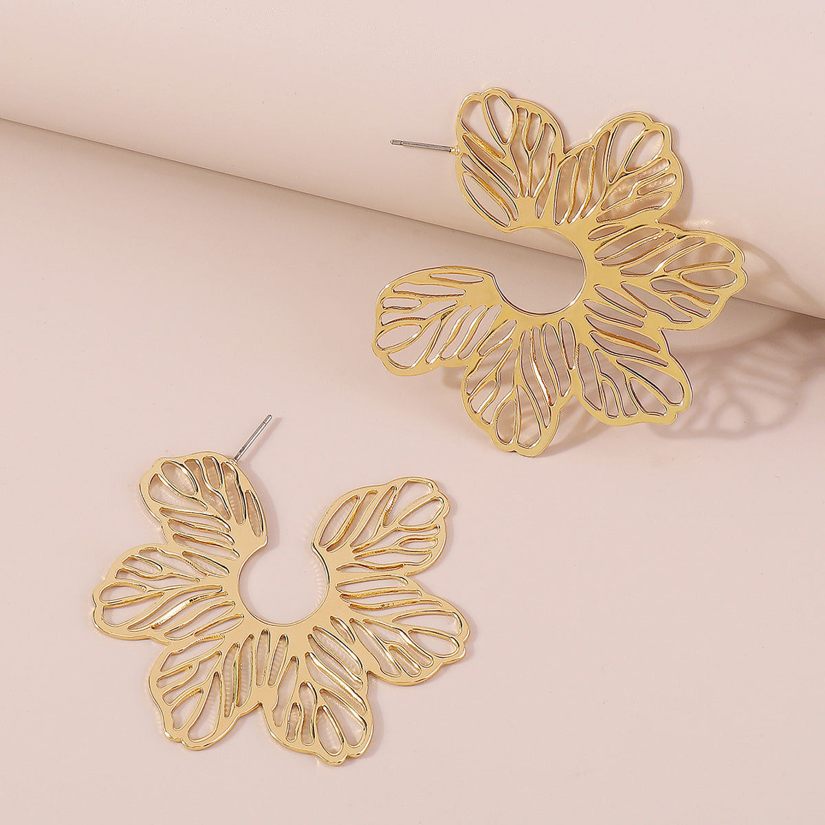 18K Gold-Plated Cutout Flower Huggie Earrings, gold huggie earrings, vintage-inspired design, detail close-up