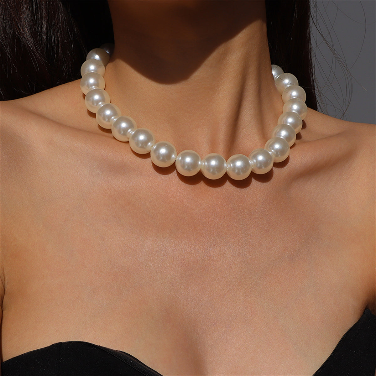 Pearl and Silver-Plated Necklace, silver pendant necklace for women, everyday style, detail close-up