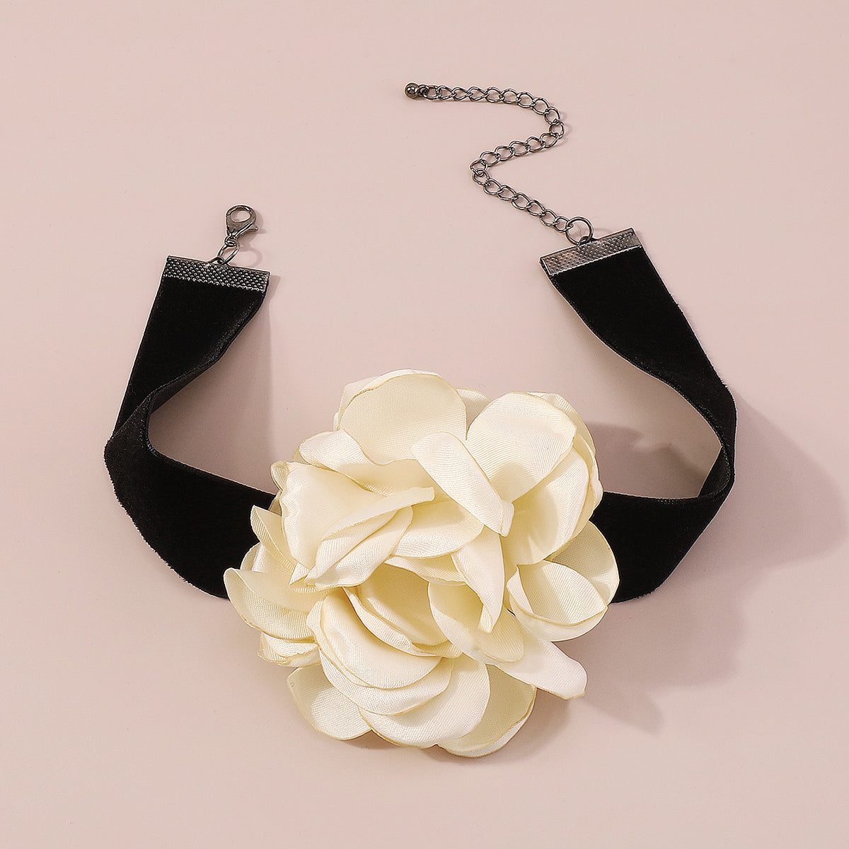 White Polyster and Silver-Plated Rose Choker Necklace, chunky silver choker necklace, everyday style, detail close-up