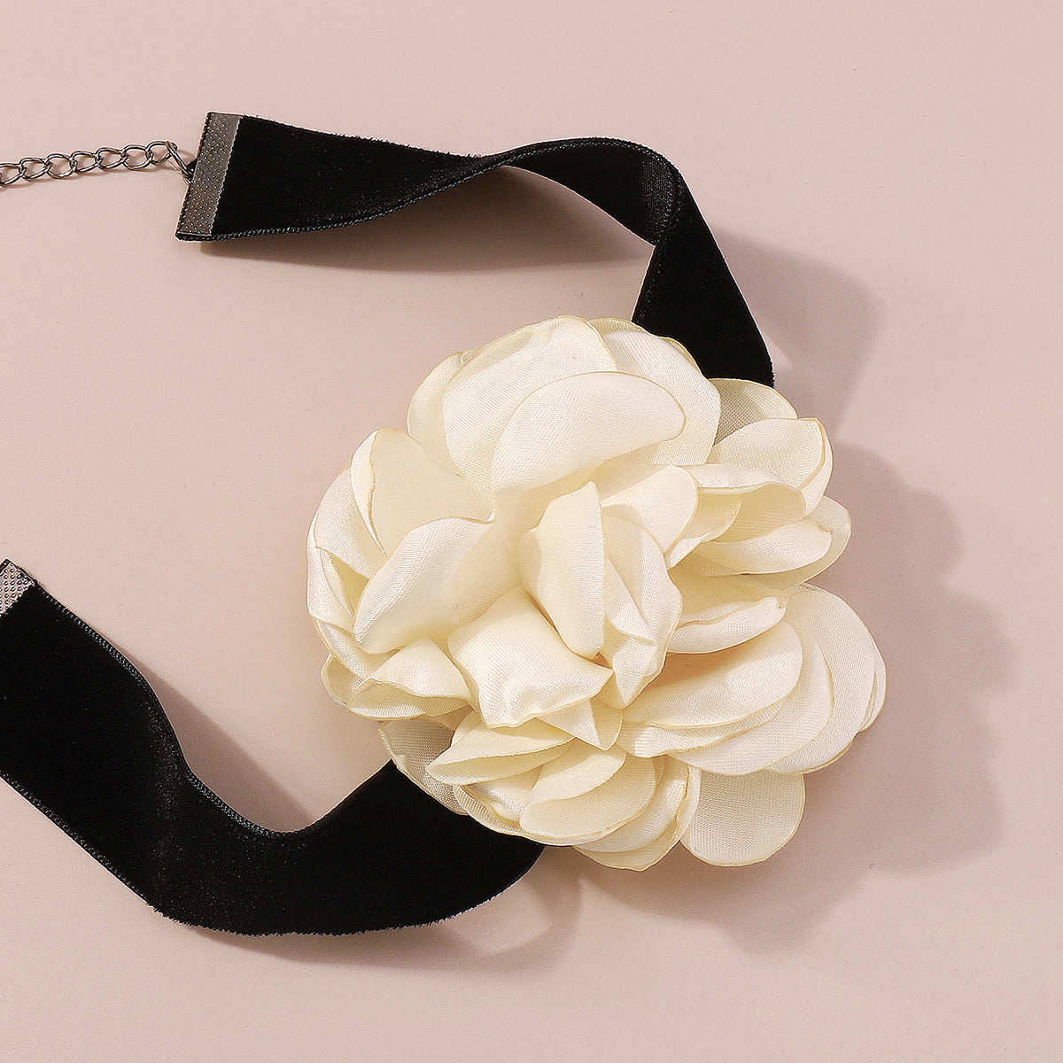 White Polyster and Silver-Plated Rose Choker Necklace, chunky silver choker necklace, everyday style, lifestyle look