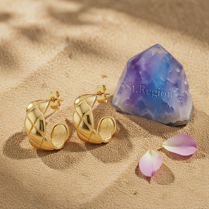 18K Gold-Plated C-Shape Quilt Pattern Huggie Earrings, gold huggie earrings, vintage-inspired design, detail close-up