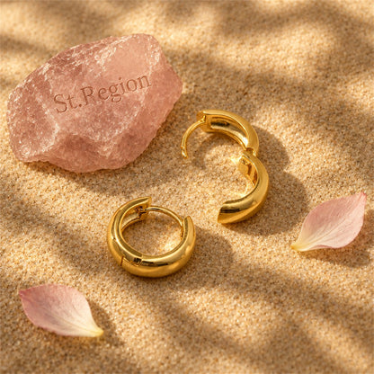 18K Gold-Plated Huggie Earrings, gold huggie earrings, everyday style, detail close-up