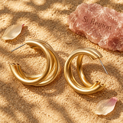 18K Gold-Plated Tri-Ring Hoop Earrings, gold huggie earrings, vintage-inspired design, detail close-up