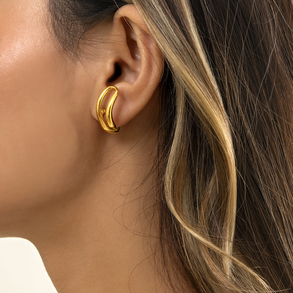 Stylish 18K gold-plated curved earrings, offering a contemporary look that complements any ensemble effortlessly.