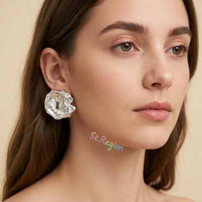 Pearl & Silvertone Wrinkled Round Stud Earring