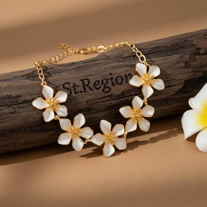 White Enamel and Goldtone Flowers Charm Anklet, gold anklet bracelet, vintage-inspired design, detail close-up