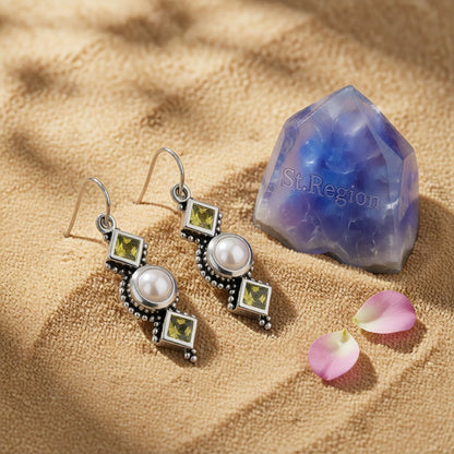 Green Crystal and Pearl Square Drop Earrings, drop earrings for women, vintage-inspired design, detail close-up