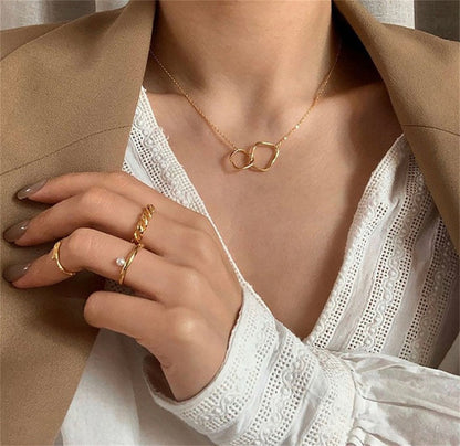 18K Gold-Plated Geometric Pendant Necklace, gold pendant necklace for women, vintage-inspired design, detail close-up