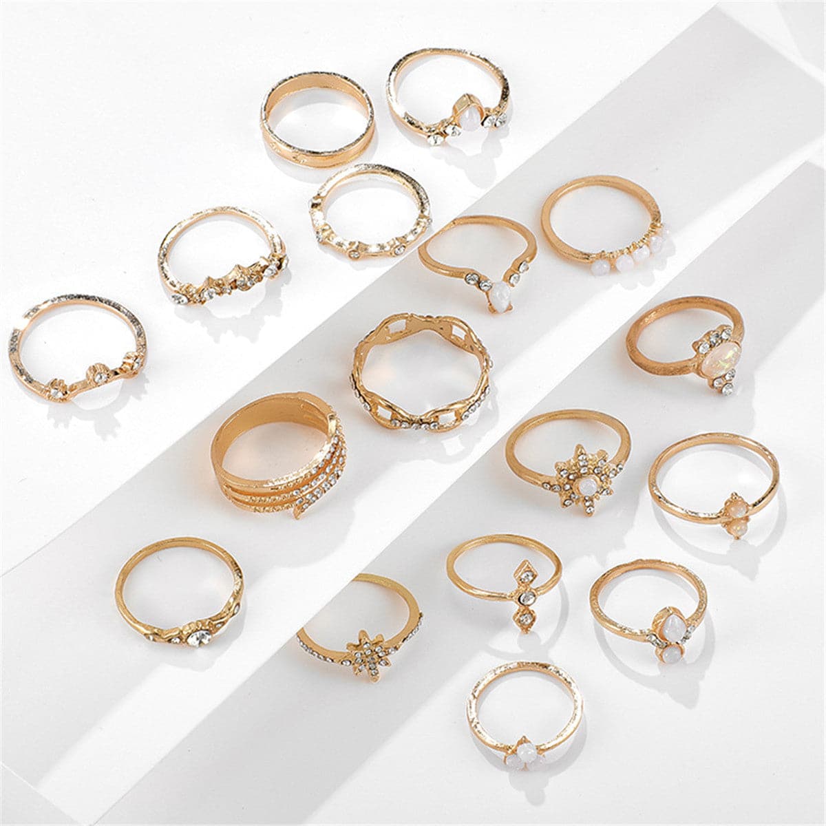 Cubic Zirconia and 18K Gold-Plated Snowflake Ring Set, jewelry gift sets for women, elegant gift for her, detail close-up
