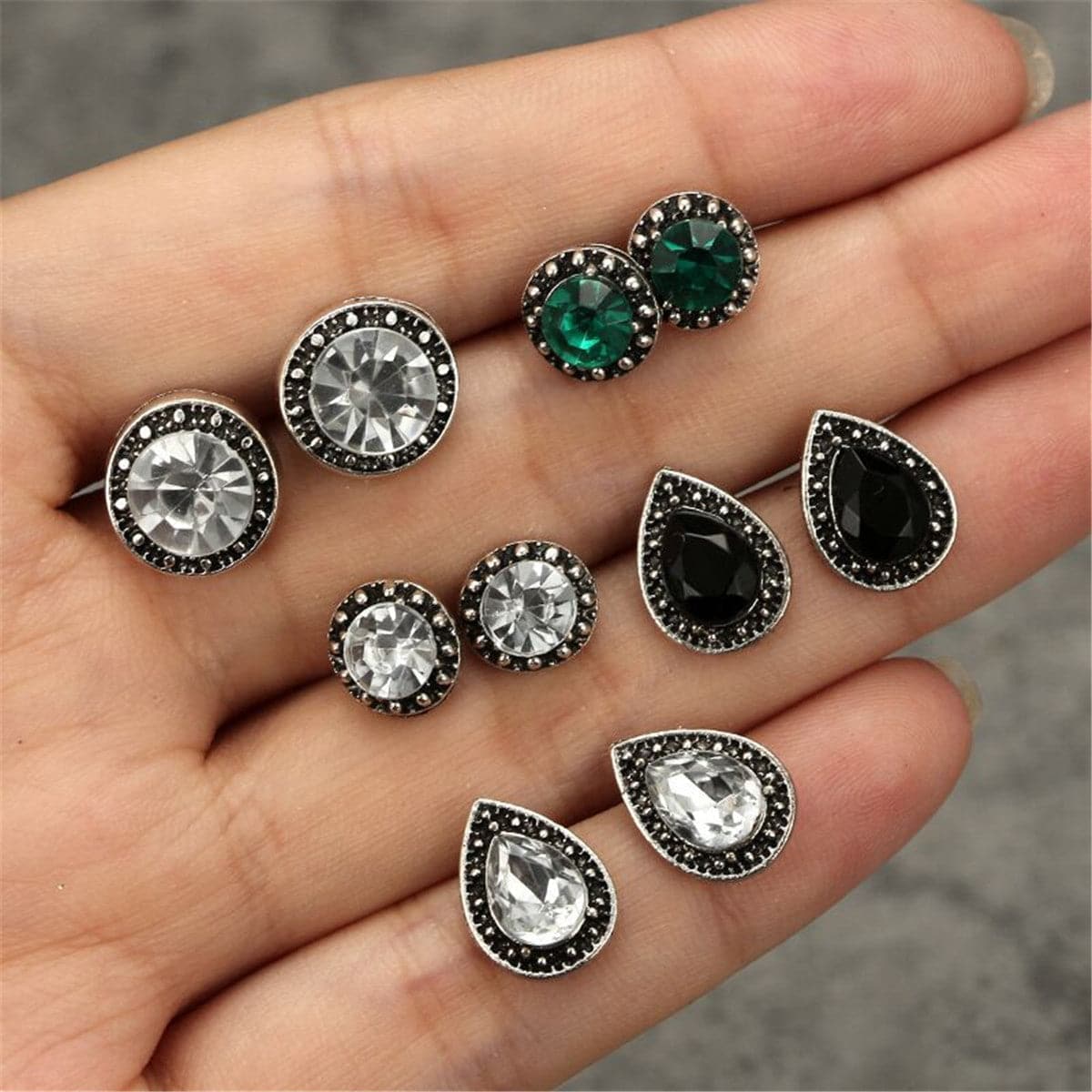 Green Crystal and Silver-Plated Stud Earrings Set, silver stud earrings for women, vintage-inspired design, detail close-up