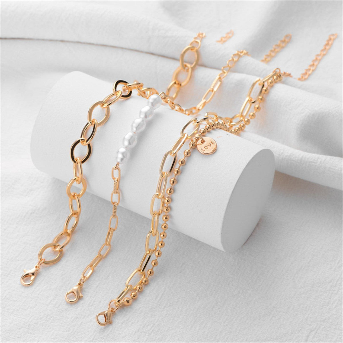 Pearl and 18K Gold-Plated Cable Chain Bracelet Set, jewelry gift sets for women, elegant gift for her, detail close-up