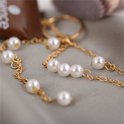 Pearl and 18K Gold-Plated Lariat Necklace, gold pendant necklace for women, dainty minimalist design, lifestyle look