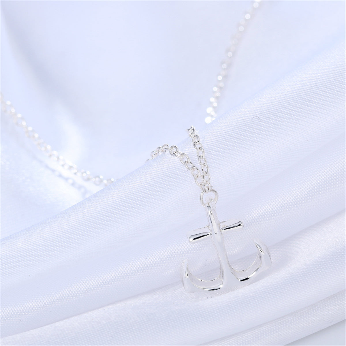 Silver-Plated Anchor Pendant Necklace, silver pendant necklace for women, vintage-inspired design, detail close-up