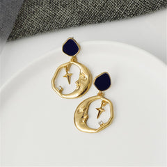 Beautiful crescent moon and cross earrings in gold plating, highlighted by a shimmering stone.