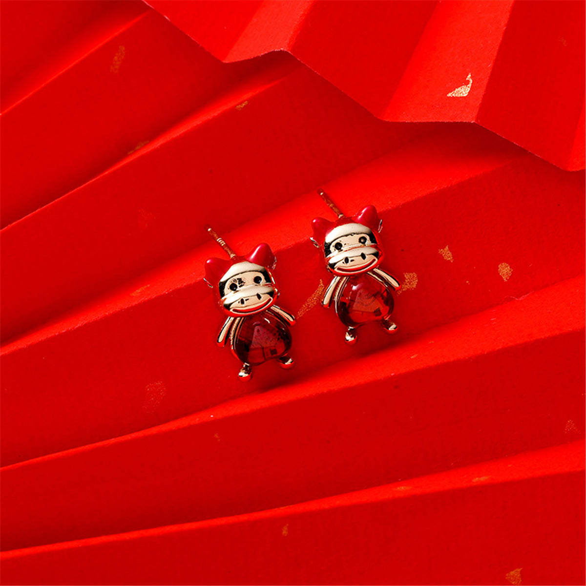 Red Crystal and 18K Gold-Plated Heart Cattle Stud Earrings, gold stud earrings for women, detail close-up