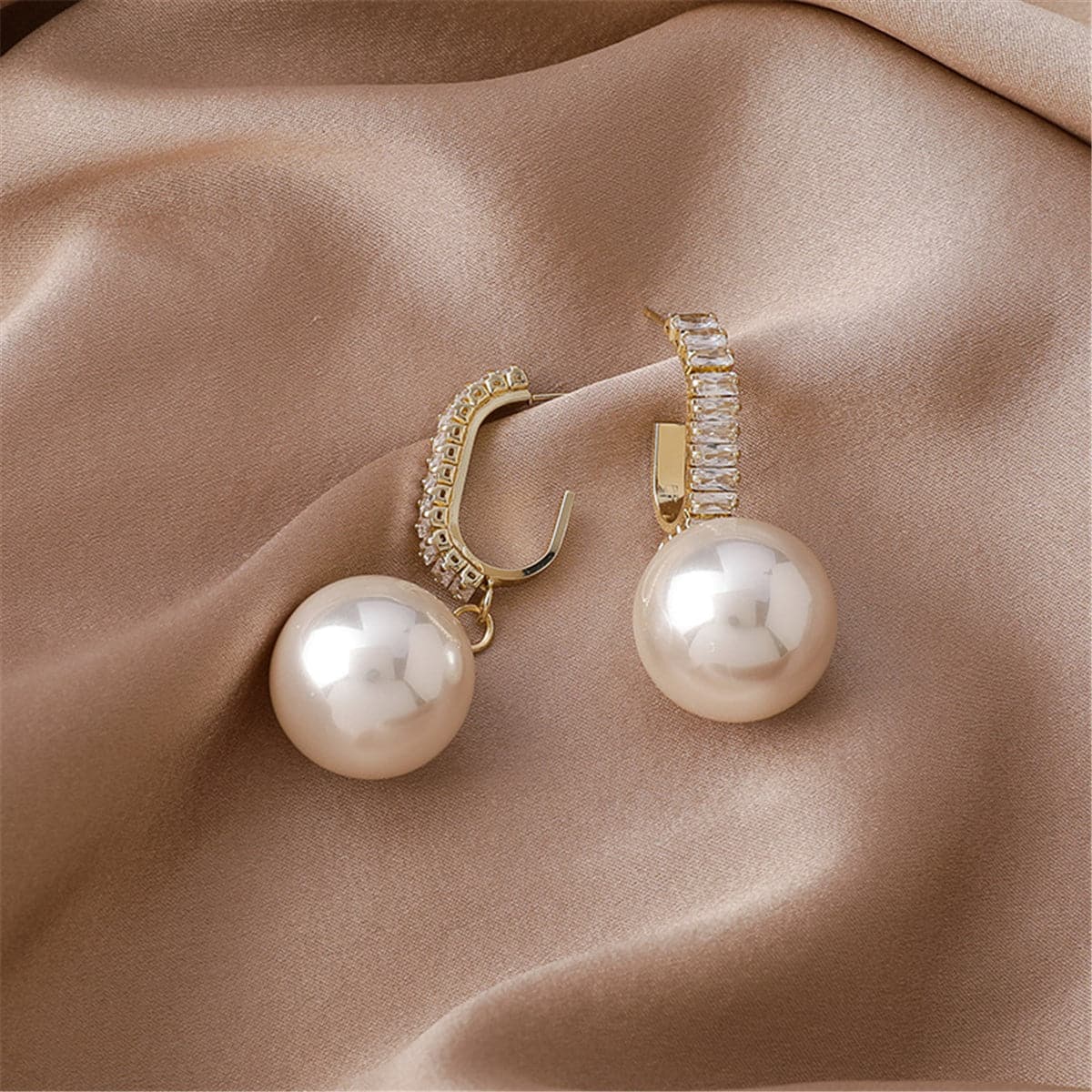 Pearl and Cubic Zirconia Drop Earrings, drop earrings for women, dainty minimalist design, detail close-up