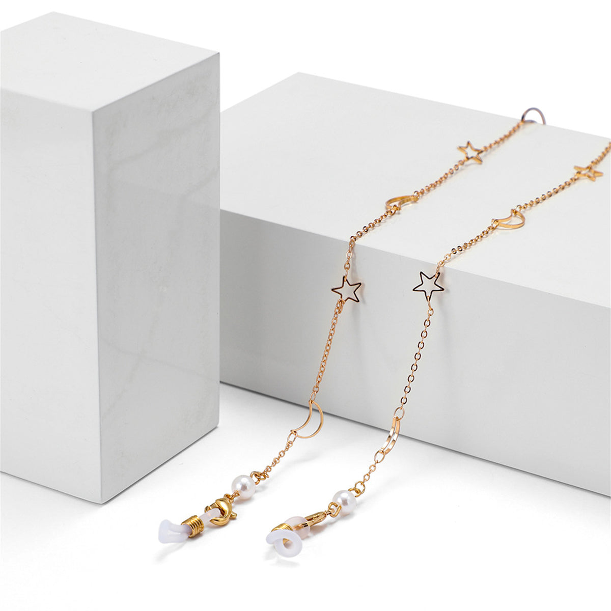 Pearl and 18K Gold-Plated Celestial Station Glasses Chain, elegant gift for her, detail close-up