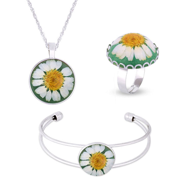 White Floral Three-Piece Jewelry Set